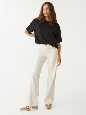 Stradivarius D92 jeansy o prostym kroju typu wide leg  Waniliowy