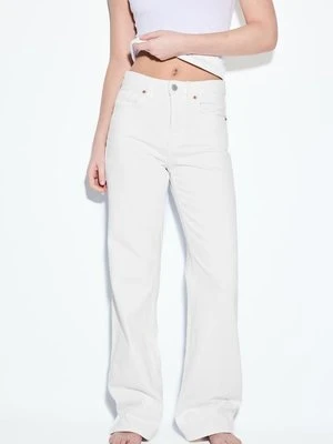 Stradivarius D92 Jeansy straight wide  Biały