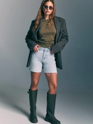 Stradivarius D93 Jeansowe spodenki o długim kroju  ŚREDNIOJASNY NIEBIESKI DENIM