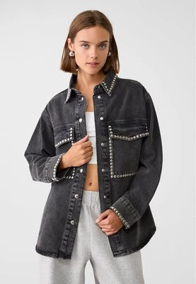 Stradivarius Denimowa kurtka z ćwiekami  Czarny denim