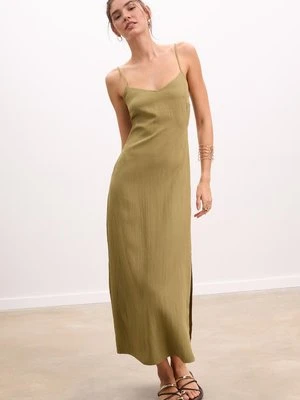 Stradivarius Długa sukienka na ramiączkach z teksturą  Khaki