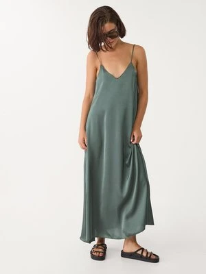 Stradivarius Długa, zwiewna sukienka satynowa  Khaki