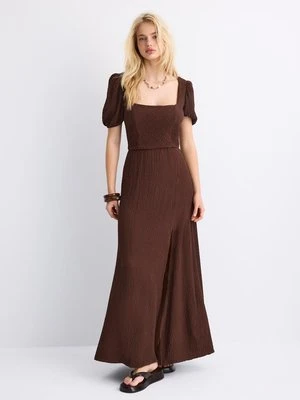 Stradivarius Długa, zwiewna sukienka z odkrytymi plecami i skrzyżowanymi ramiączkami  Brązowy