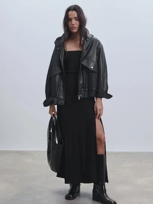 Stradivarius Długa, zwiewna sukienka z odkrytymi plecami i skrzyżowanymi ramiączkami  Czarny