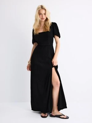 Stradivarius Długa, zwiewna sukienka z odkrytymi plecami i skrzyżowanymi ramiączkami  Czarny