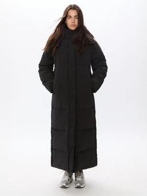 Stradivarius Długi płaszcz pikowany maxi  Czarny