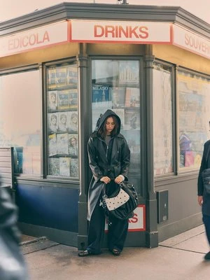 Stradivarius Długi trencz ze sztucznej skóry  Czarny