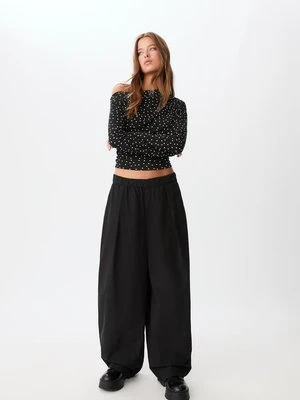 Stradivarius Długie spodnie typu barrel  Czarny