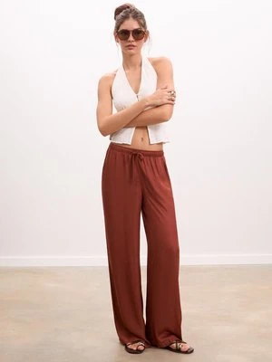 Stradivarius Długie, zwiewne spodnie satynowe  Ceglasty