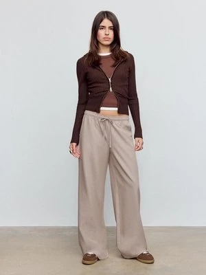 Stradivarius Długie, zwiewne spodnie wizytowe  Szary