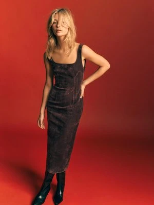 Stradivarius Dopasowana aksamitna sukienka midi  Fioletowy