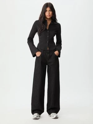 Stradivarius Dopasowana koszula z płynnym rękawem  Czarny