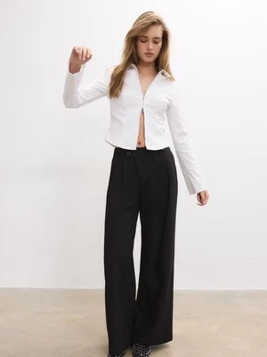 Stradivarius Dopasowana koszula z podwójnym zamkiem z bengaliny  Biały