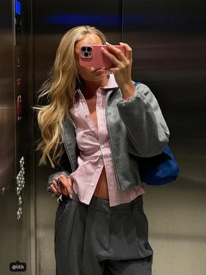 Stradivarius Dopasowana koszula z przeszyciem pod biustem  Pastelowy róż