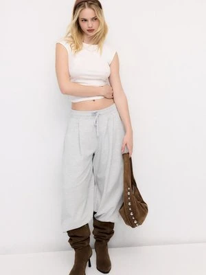 Stradivarius Dopasowana koszulka basic z marszczeniem  Ecru