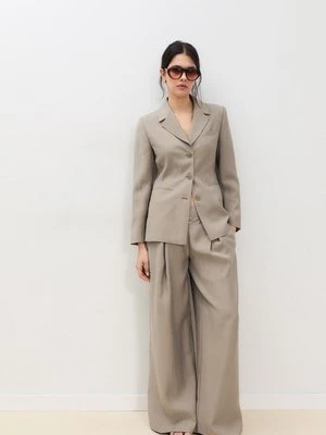 Stradivarius Dopasowany blezer z 3 guzikami  Brązowy