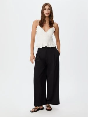 Stradivarius Dopasowany top z falbanami  Ecru