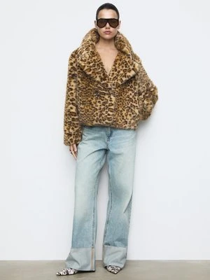 Stradivarius Dwurzędowa kurtka w panterkę ze sztucznego futra  Beżowy