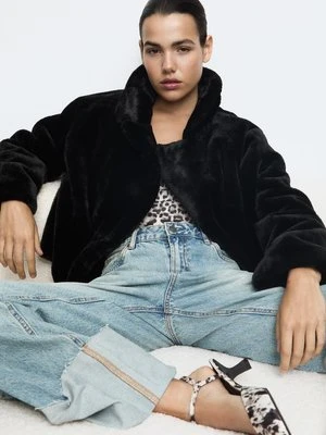 Stradivarius Dwurzędowa kurtka ze sztucznego futra  Czarny