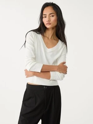 Stradivarius Dzianinowy sweter basic z dekoltem w serek  Ecru
