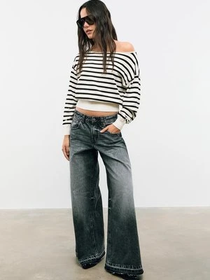 Stradivarius Dzianinowy sweter z dekoltem łódką  Ecru