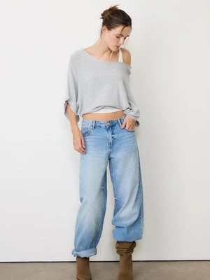 Stradivarius Dzianinowy sweter z dekoltem łódką i nakładką  Popielaty