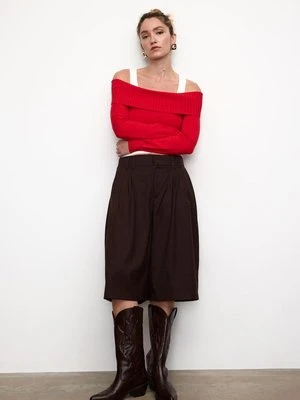 Stradivarius Dzianinowy sweter z odkrytymi ramionami  Czerwony