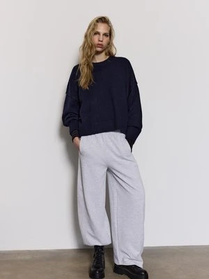 Stradivarius Dzianinowy sweter z okrągłym dekoltem  Ciemnomorski