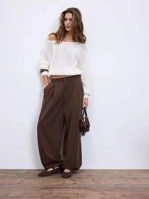 Stradivarius Sweter z ażurowej dzianiny siateczkowej z dekoltem łódkowym  Ecru