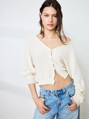 Stradivarius Dzianinowy żakiet z nietoperzowymi rękawami  Waniliowy