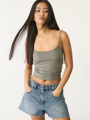 Stradivarius Dżinsowe szorty ze średnim stanem  ŚREDNI NIEBIESKI DENIM