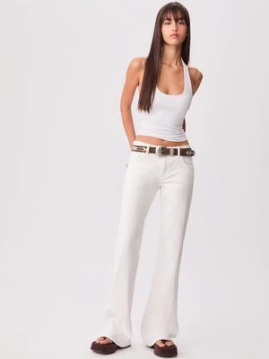 Stradivarius Dżinsy bootcut z niskim stanem  Ecru