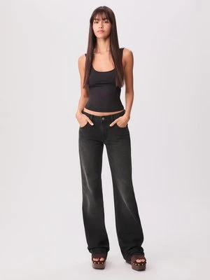 Stradivarius Dżinsy dzwony z niskim stanem  CZARNY DENIM Z EFEKTEM SPRANIA