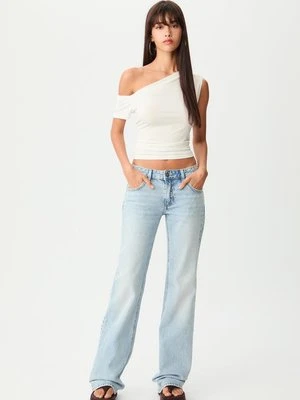 Stradivarius Dżinsy dzwony z niskim stanem  ŚREDNIOJASNY NIEBIESKI DENIM