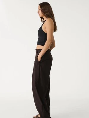 Stradivarius Eleganckie spodnie baggy z przeszyciem  Brązowy