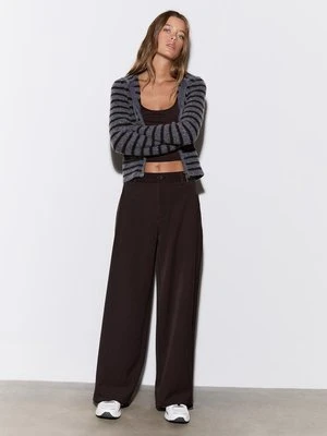 Stradivarius Eleganckie spodnie barrel z zaszewkami  Brązowy