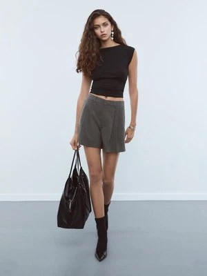 Stradivarius Eleganckie szorty w prążki z zakładkami  Popielaty