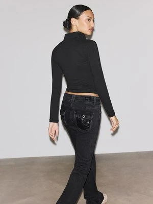 Stradivarius Jeans z niskim stanem i cekinami  CZARNY DENIM Z EFEKTEM SPRANIA