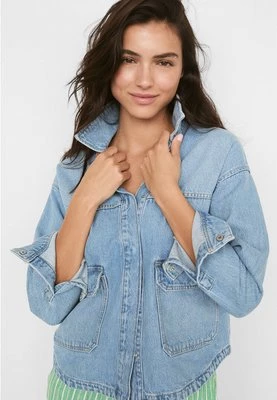 Stradivarius Jeansowa koszula wierzchnia oversize z kieszeniami z przodu  Niebieski denim