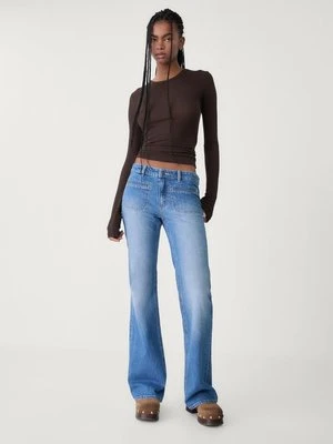Stradivarius Jeansy dzwony z kieszeniami  ŚREDNIOJASNY NIEBIESKI DENIM