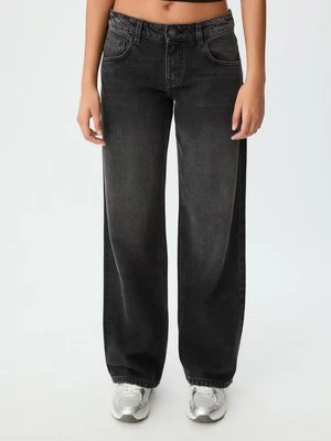 Stradivarius Jeansy low wide leg  CZARNY DENIM Z EFEKTEM SPRANIA