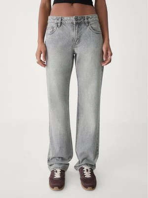Stradivarius Jeansy o kroju low waist straight  Czarny sprany
