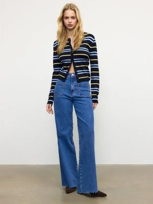 Stradivarius Jeansy o prostym kroju z kieszeniami  ŚREDNI NIEBIESKI DENIM