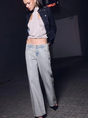 Stradivarius Jeansy straight low waist z cyrkoniami One Dilemma  NIEBIESKI DENIM OVERDYED