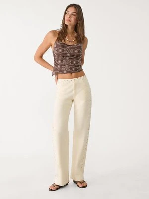 Stradivarius Jeansy straight z ćwiekami w pasie  Ecru