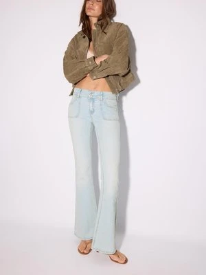 Stradivarius Jeansy z niskim stanem i kieszeniami z przeszyciami  JASNONIEBIESKI DENIM