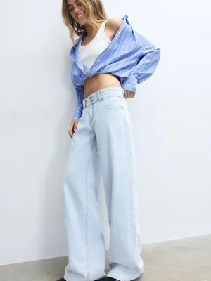 Stradivarius Jeansy z niskim stanem i podwójnymi guzikami  JASNONIEBIESKI DENIM