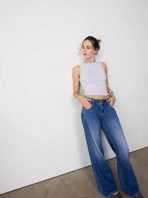 Stradivarius Jeansy z niskim stanem i podwójnymi guzikami  ŚREDNI NIEBIESKI DENIM