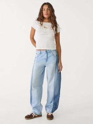 Stradivarius Kontrastowe jeansy balloon z beczką  ŚREDNIOJASNY NIEBIESKI DENIM