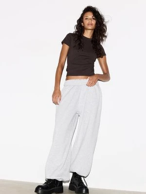 Stradivarius Koszulka basic z krótkim rękawem i okrągłym dekoltem  Brązowy